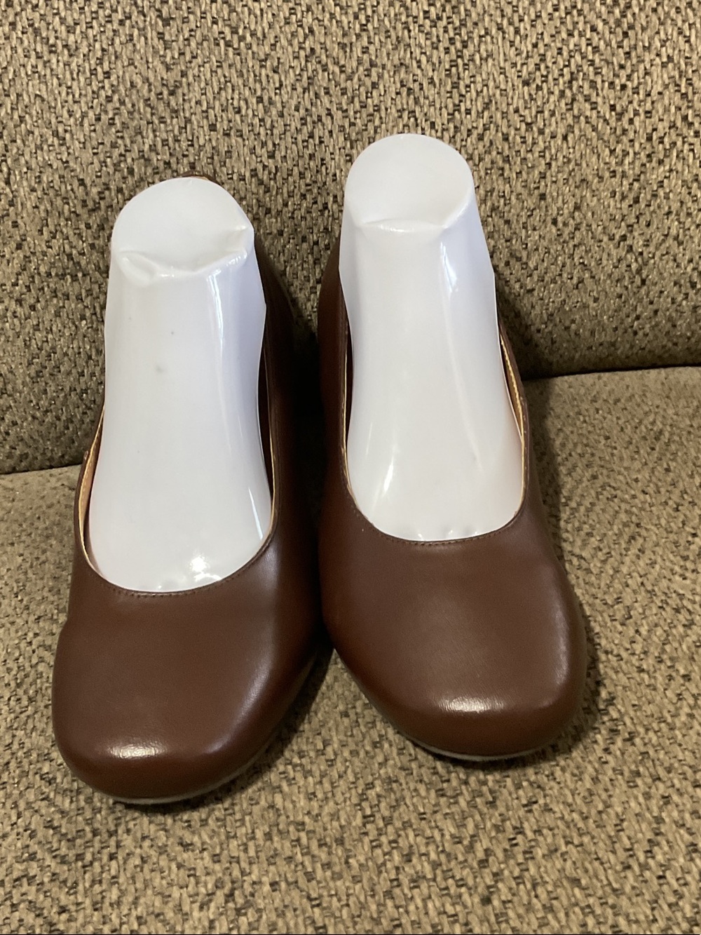 Array Women's Brown Round-Toe Low Heel Pumps